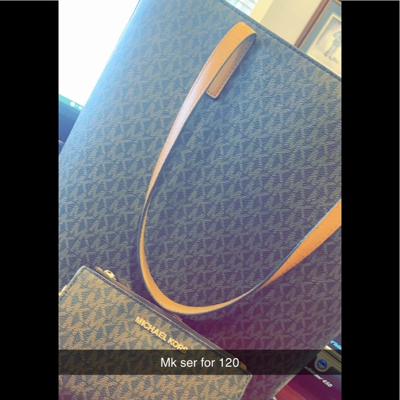 Michael Kors Handbags - Micheal kors Wallet purse Michael Kors Handbags - Micheal kors Wallet purse